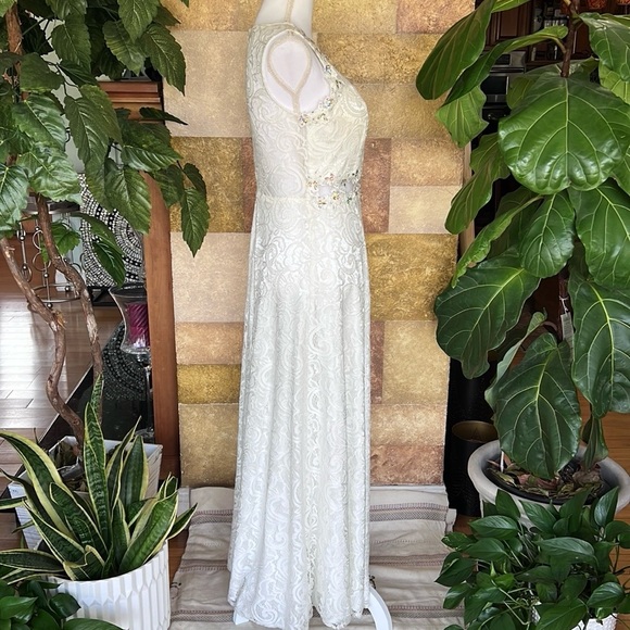 Elizabeth K GLS Collective Women’s White Lace Rhinestone Long Maxi Evening Dress - Picture 8 of 16